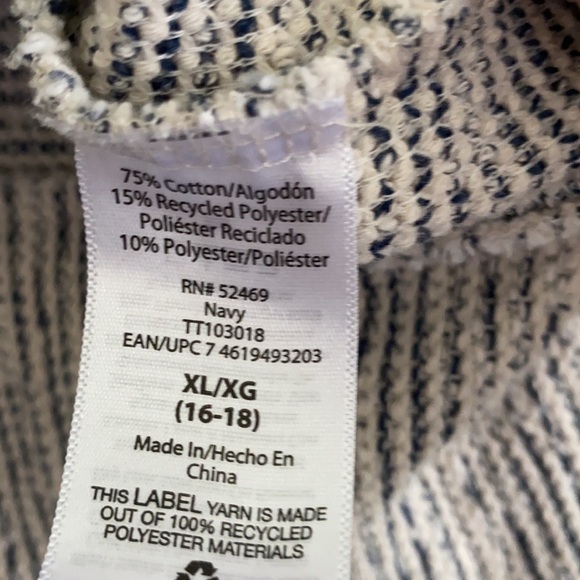 Time and tru Woman’s pull over - Picture 5 of 5